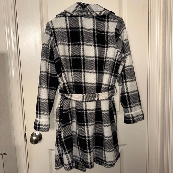 Plaid Women’s Robe - Picture 2 of 2